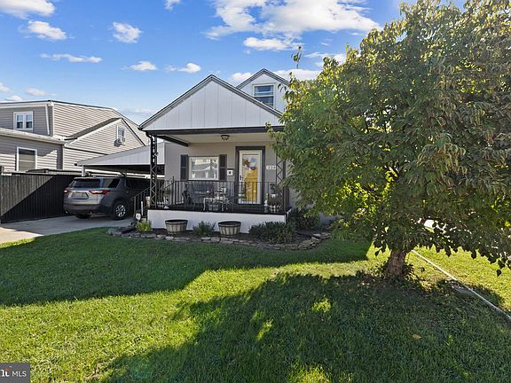 3rd image of 228 Oakwood Rd