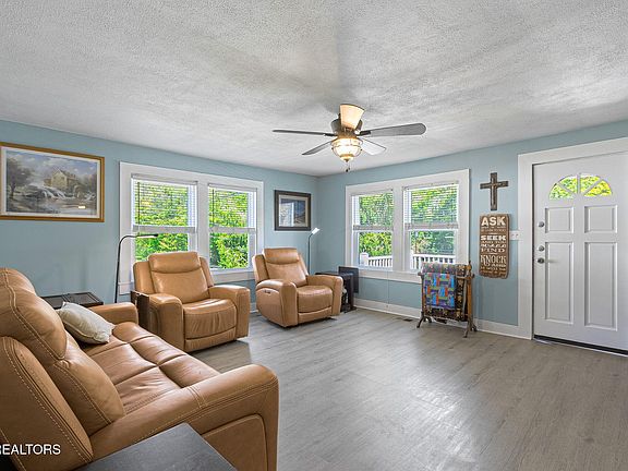 5th image of 1527 Huckleberry Springs Rd