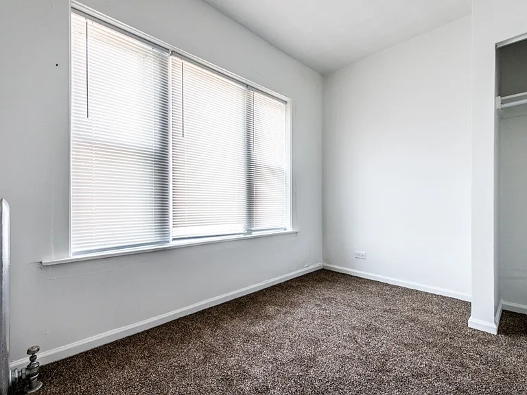1415 W 80th — Photo 5