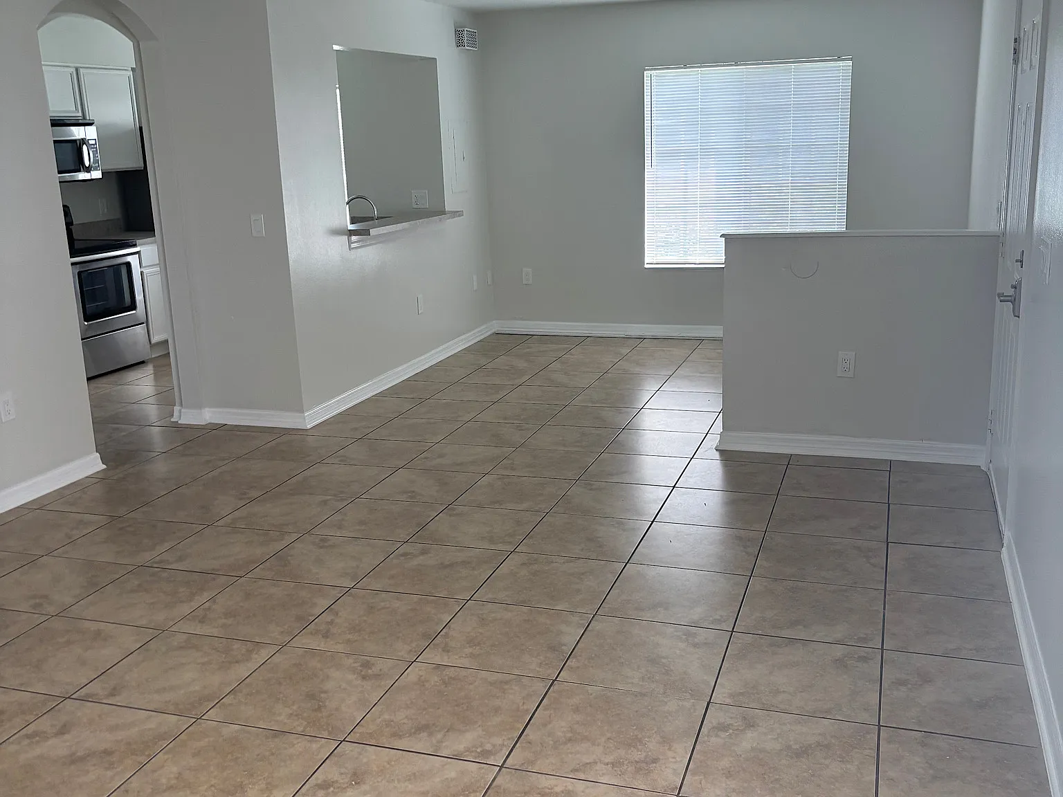 3 bed, 2.5 bath, 1364 sqft, $1,875 — Photo 3
