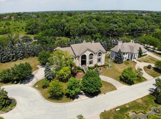 4 Chippewa Ct, Burr Ridge, IL 60527