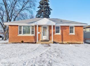 60 W Granville Ave, Roselle, IL 60172