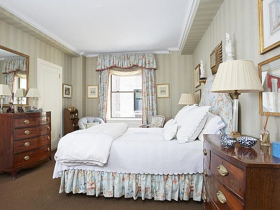 5th image of 1017 Lexington Ave #8D