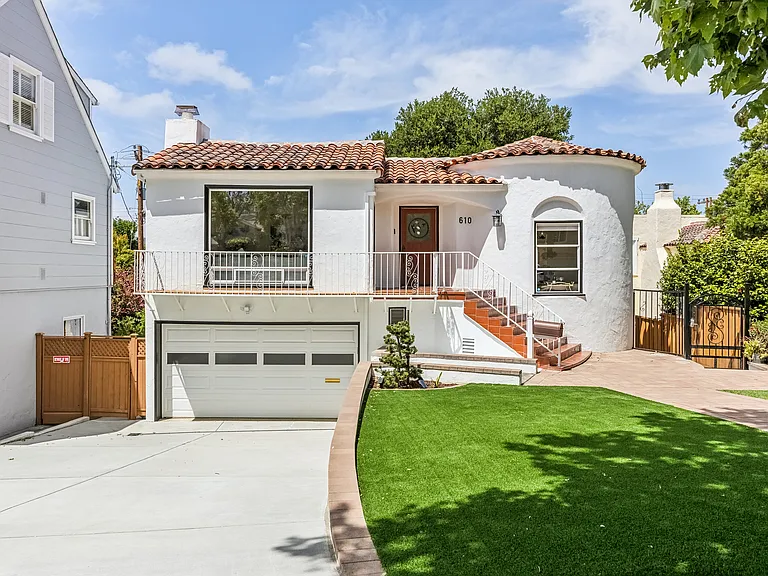 610 Hillcrest Blvd — Photo 2