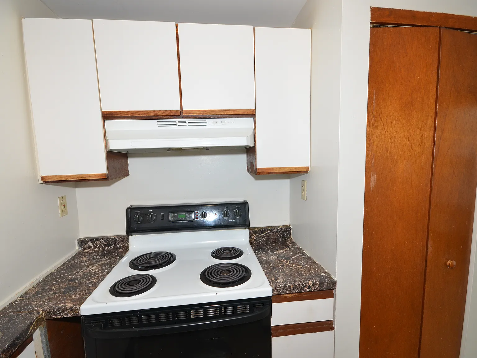 2 bed, 700 sqft, $1,900 — Photo 3