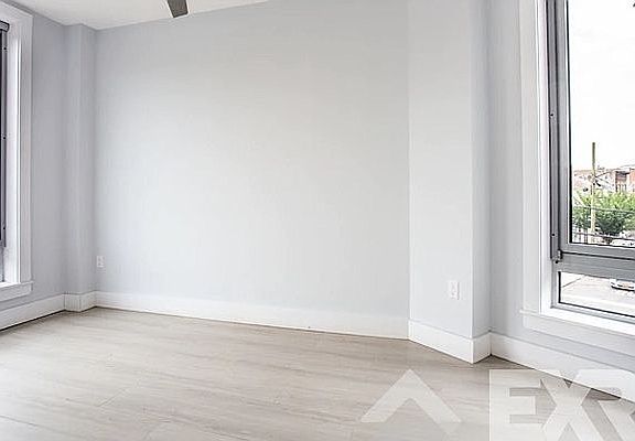 5th image of 975 Liberty Ave