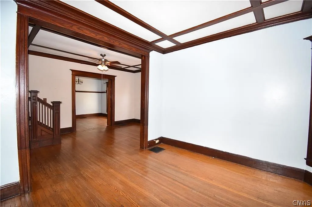 3 bed, 1.0 bath, 1400 sqft, $975 — Photo 2