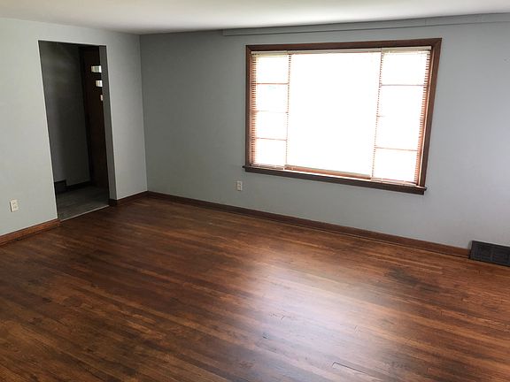 2nd image of 600 7th St NW