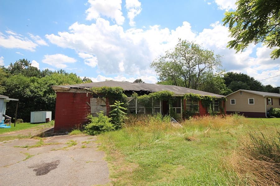 2nd image of 370 Sims Chapel Rd