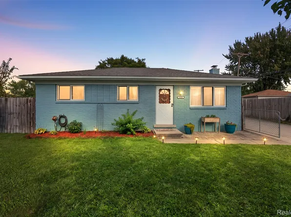 35038 Simon Dr, Clinton Township, MI 48035