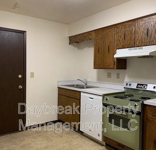3024 9 1/2 St N #104 — Photo 8