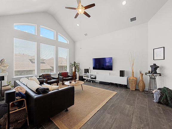 2nd image of 109 High Plains Dr