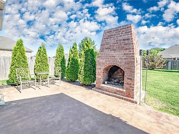 3rd image of 3676 W Bowling Green Pl