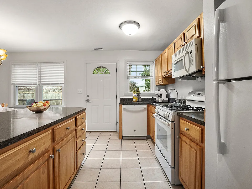 kitchen_fr1_final_m7kzes
