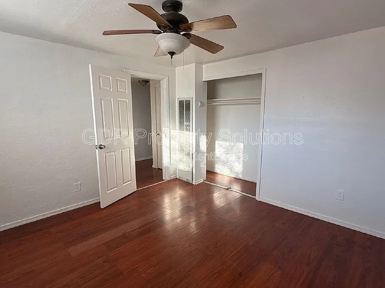 304 Texas St NE #B — Photo 10