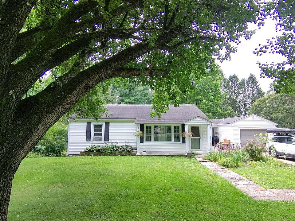 1st image of 715 Maxwell Hill Rd