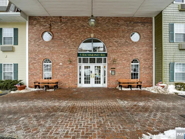 5104 Richmond Rd, West Milford, NJ 07480