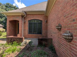 2172 N Donahue Dr, Auburn, AL 36830