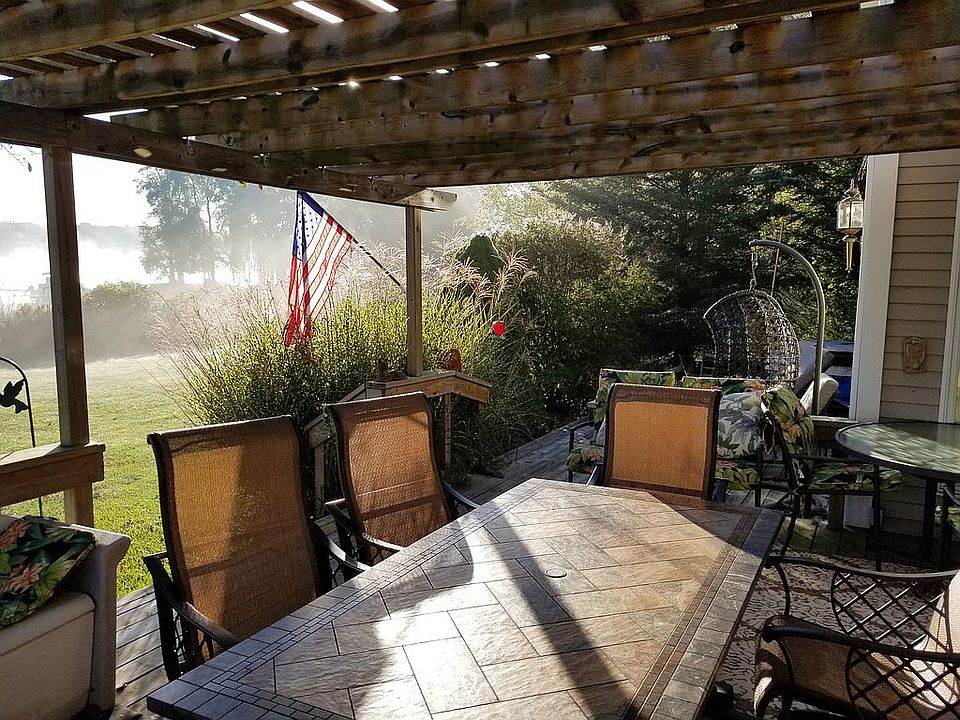 2nd image of 782 Spicer Dr