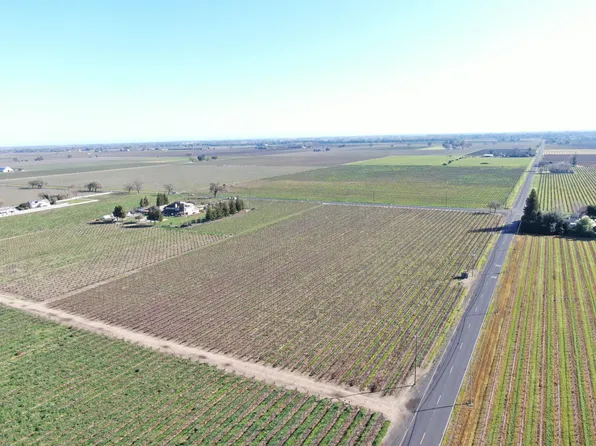 3155 W Woodbridge Rd, Lodi, CA 95242