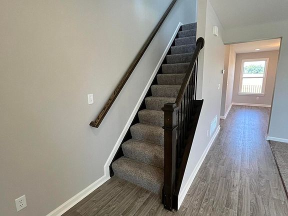 3rd image of 1413 Brookline Ct