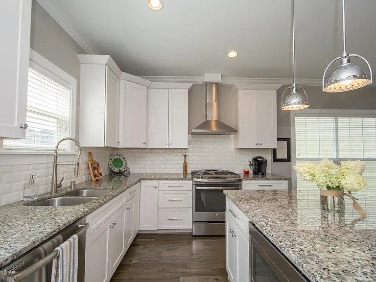 1704 Coral Ct — Photo 17