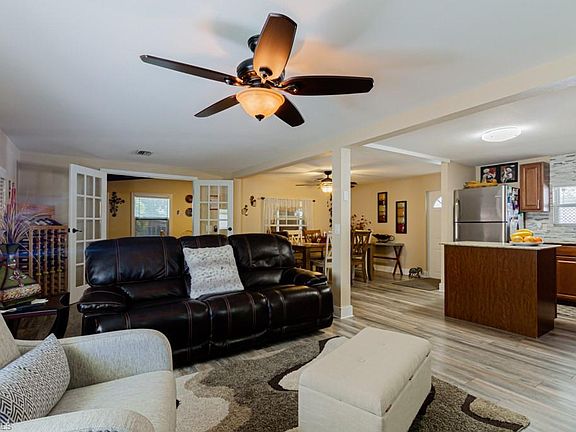 3rd image of 803 Cape Haze Ln
