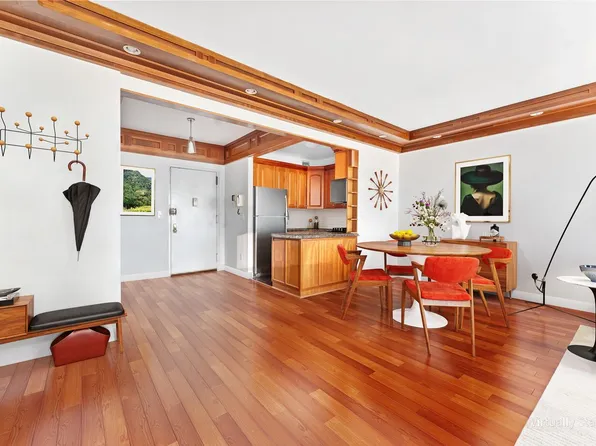 55 Poplar Street image 2 of 11