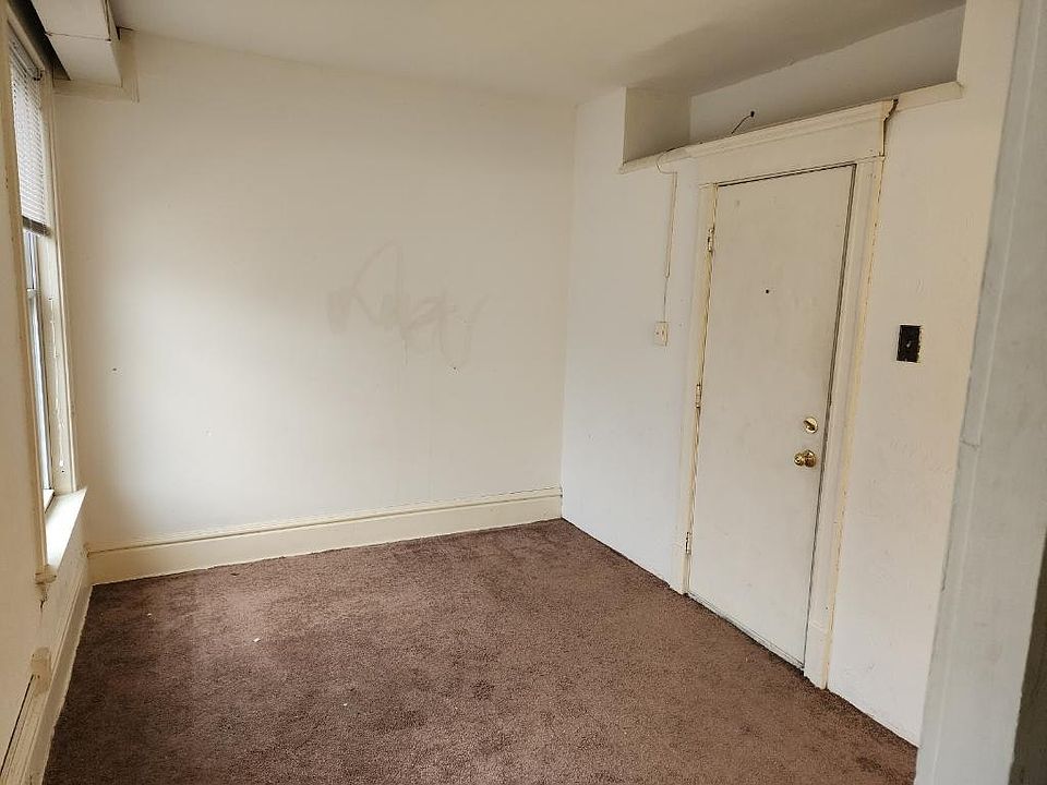 2nd image of 305 College Ave #5