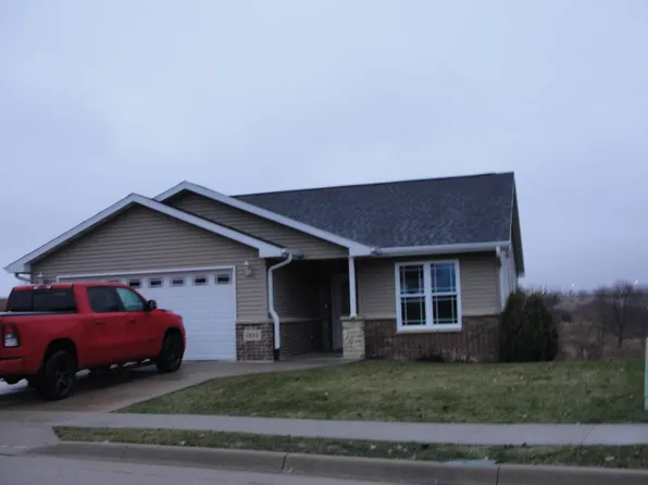 7613 N Westbrook Dr, Dubuque, IA 52002