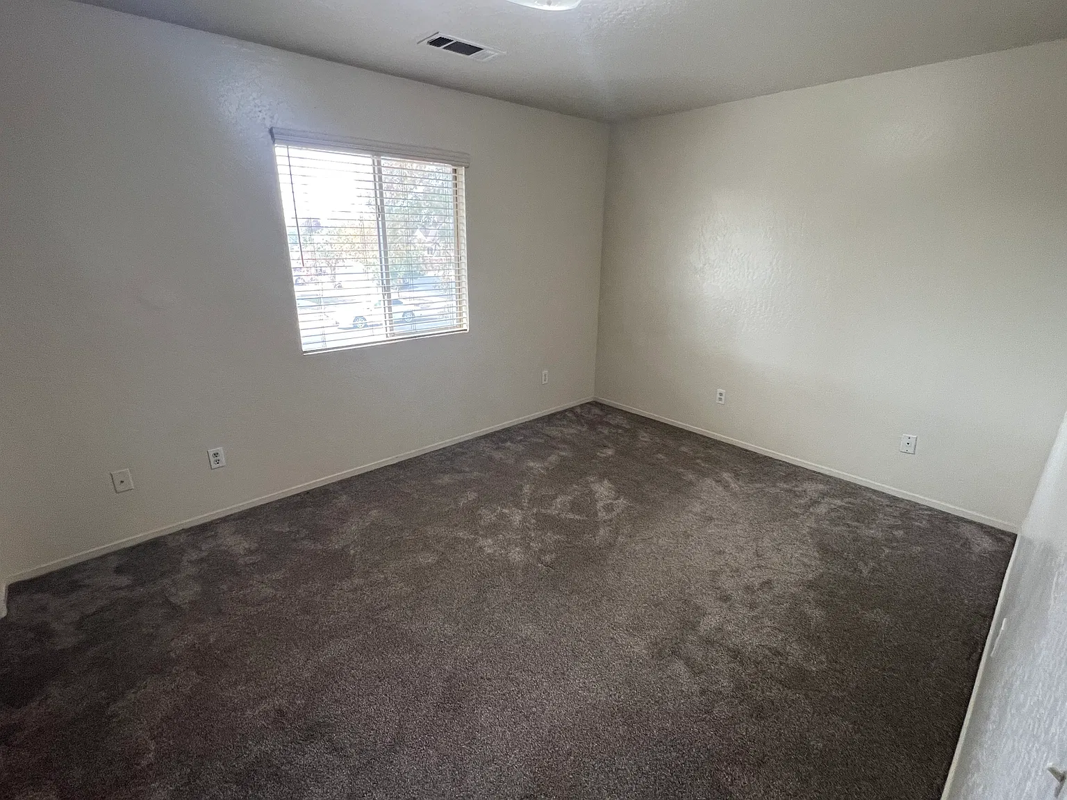 2 bed, 850 sqft, $1,470 — Photo 3