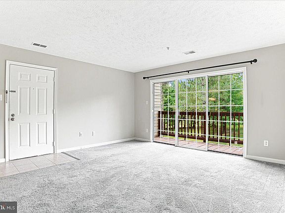 5th image of 127 Brookland Ter APT 8