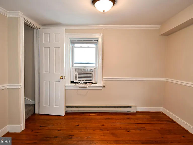 17 Apt #1 — Photo 9