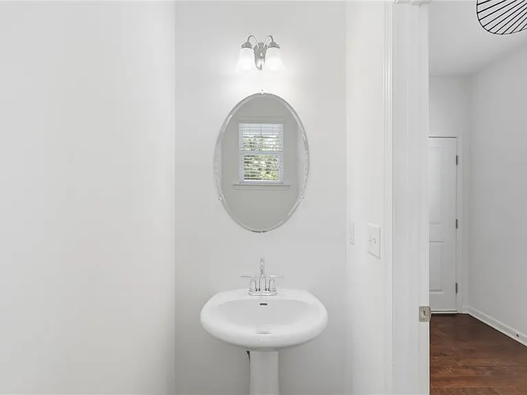 586 Morrow Ln SW — Photo 5