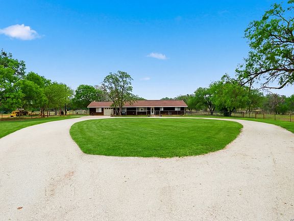 3rd image of 144 OAK PARK RD