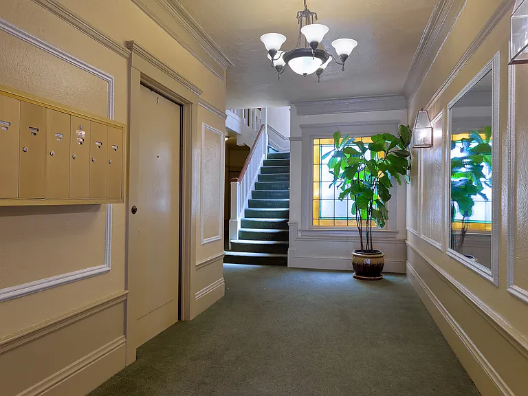 2350 Van Ness Ave #7 — Photo 3