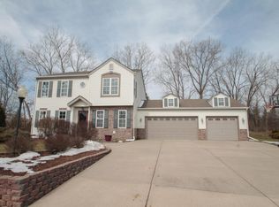 1101 Mallard Ct, Mukwonago, WI 53149