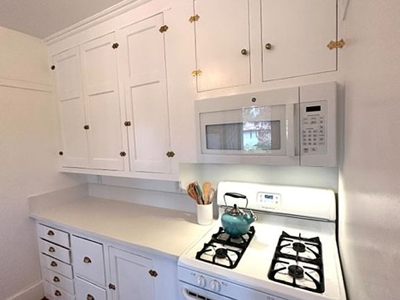 2nd image of 1400 Fremont Ave APT 11