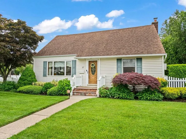 17 Jamaica Avenue, Plainview, NY 11803