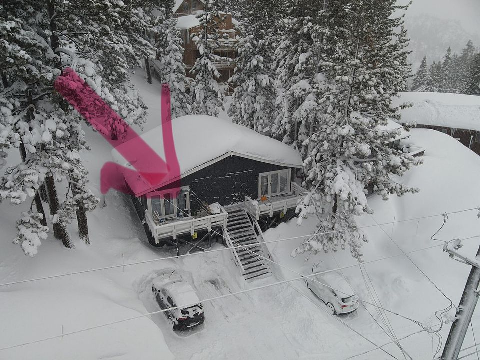 Unit to the left of the picture. Parking in front of the deck.