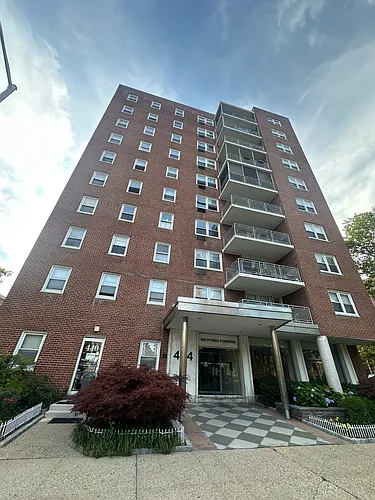 444 Bedford St Photo 1