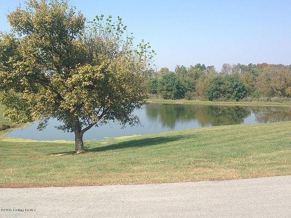 5th image of 33 Elk Chase Dr