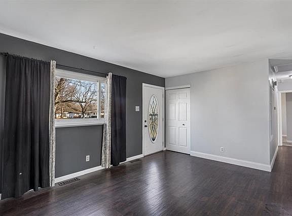4th image of 1040 Estes Dr