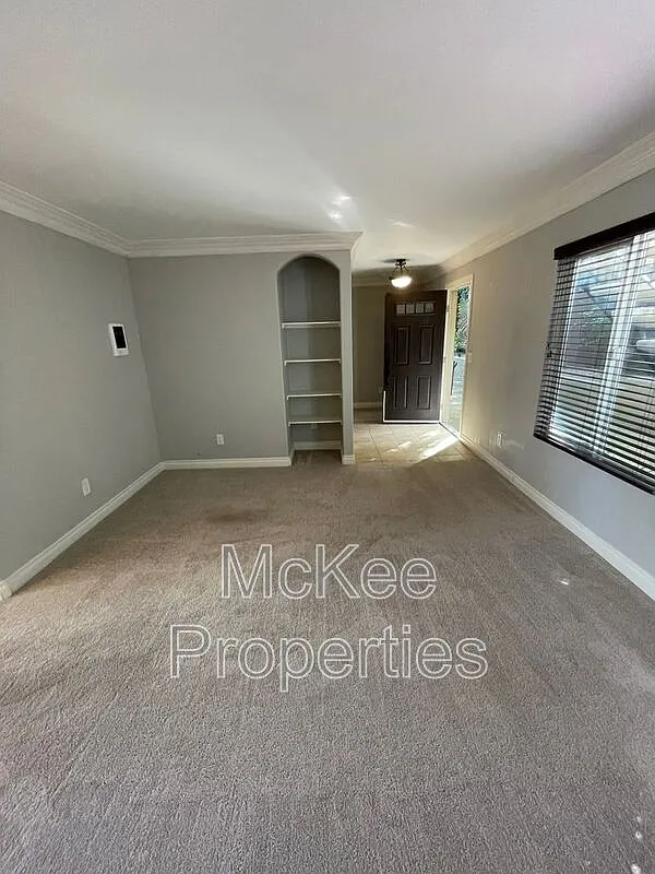 2 bed, 1.0 bath, 756 sqft, $2,350 — Photo 3