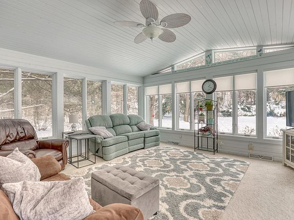 3rd image of 1189 Bobolink Ln