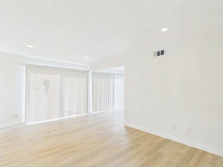 2124 Burton Dr #105 — Photo 9