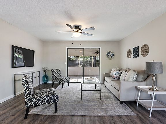 3rd image of 261 Bonnlyn Dr