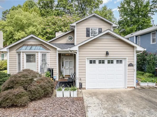 74 Park Village Ln, Greensboro, NC 27455