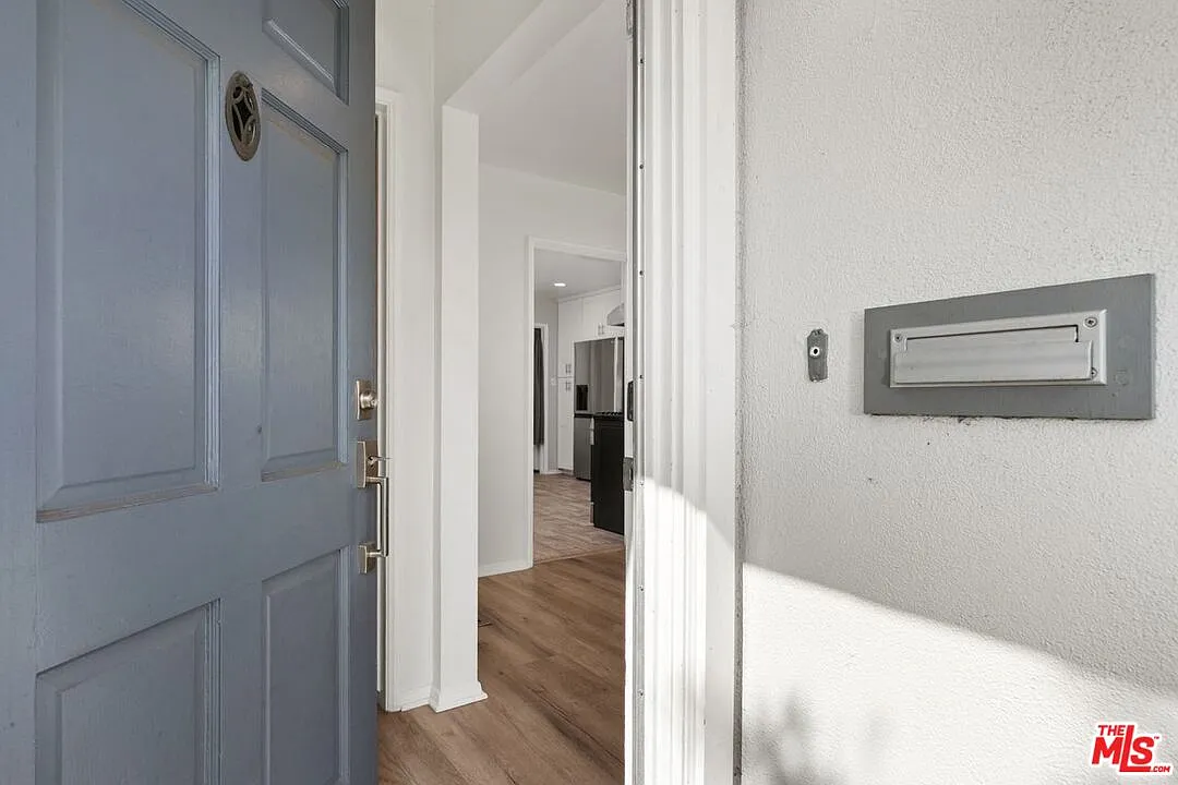 2 bed, 1.0 bath, 1056 sqft, $6,795 — Photo 2