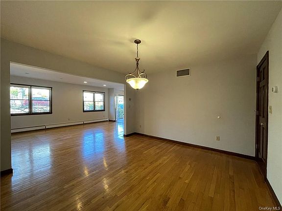 5th image of 36 Hobby St